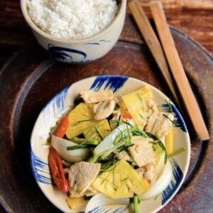 4.9. Ức Gà Xào Trái Thơm & Lá Chanh