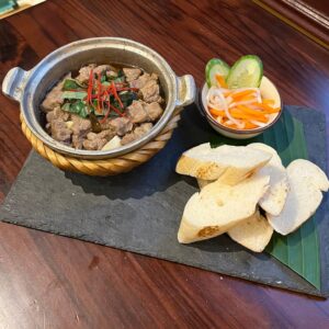 7.4. Bò Kho Lá Lốt ăn kèm bánh mì nướng